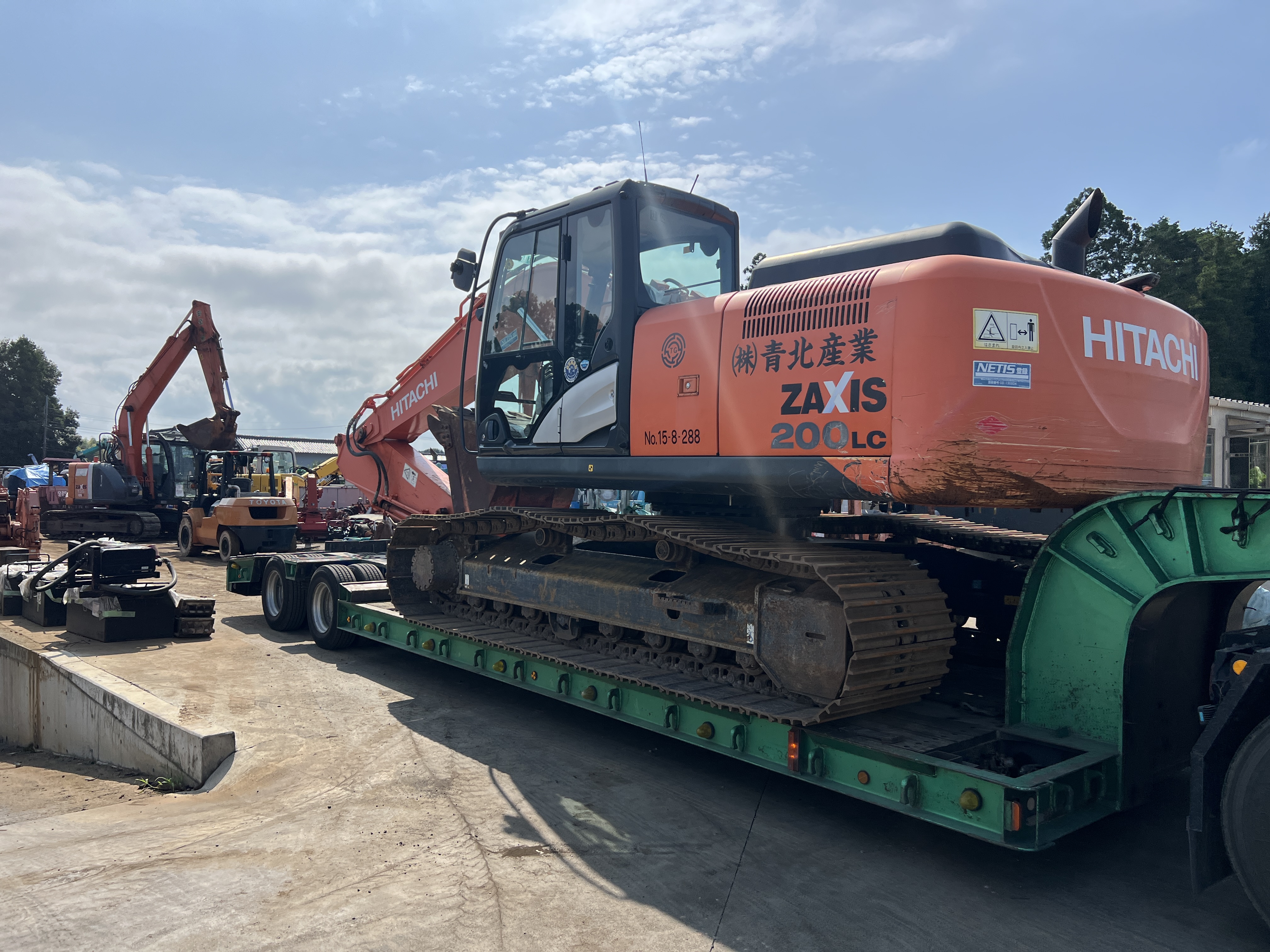 HITACHI ZX200LC-5B（303330） - Image 2